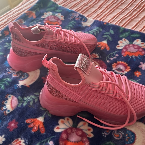 Steve Madden sneakers size 8 they do run small - Picture 5 of 5